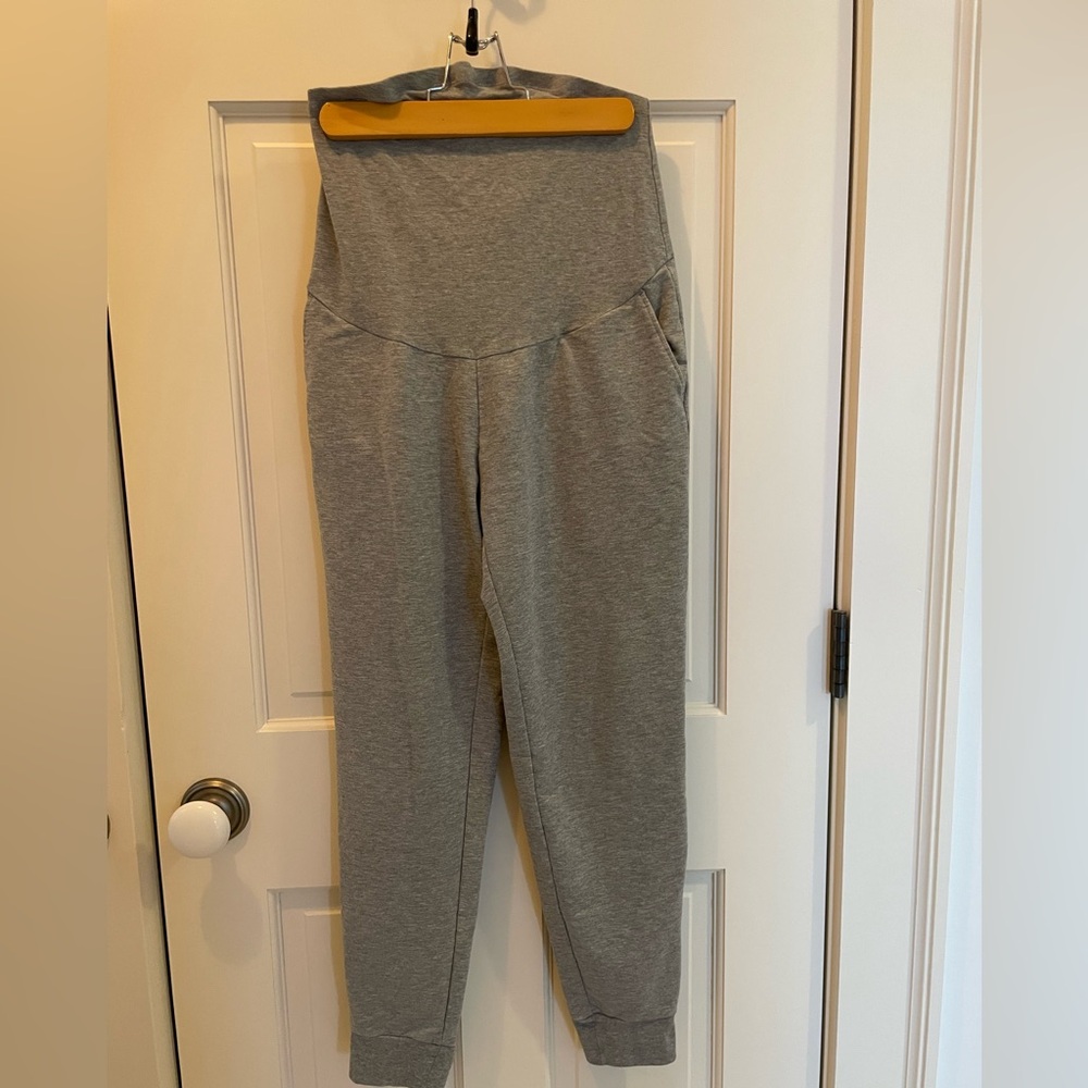 Gray High-Waisted Maternity Leggings